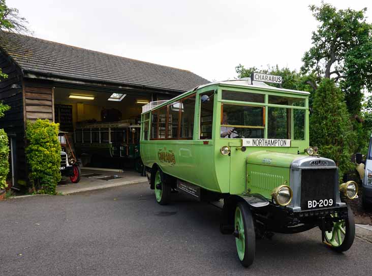 United Counties Leyland G7 Dodson B15 Charabus